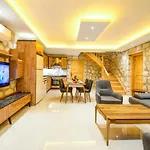 With Private Pool And Jacuzzi In Nature Villa Kaş