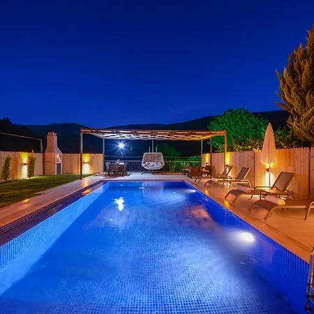 With Private Pool And Jacuzzi In Nature * Kaş