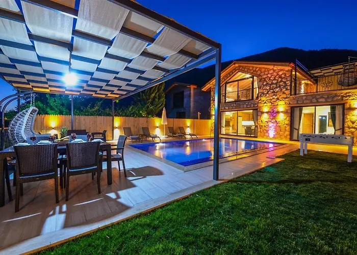 With Private Pool And Jacuzzi In Nature فيلة كاس