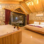 Villa With Private Pool And Jacuzzi In Nature
